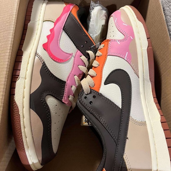 Athletic_Shoes